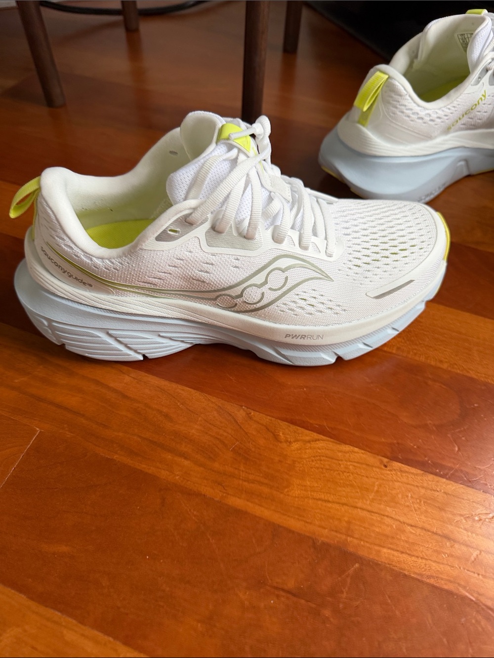 Saucony Women's White & Neon Yellow Guide 18 sz 7.5